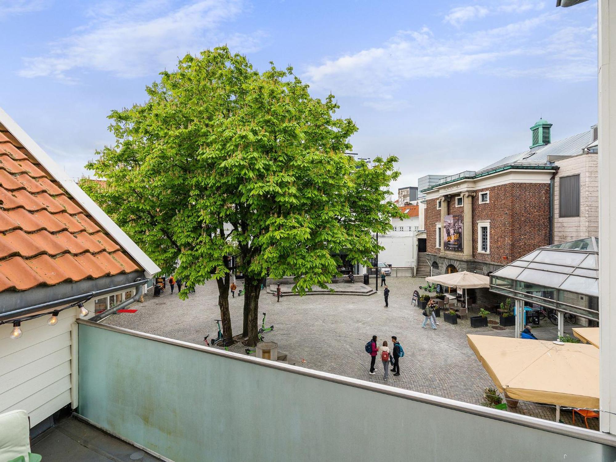 Charming Rooftop In Heart Of